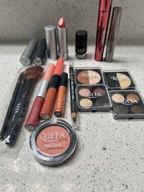 Ulta Beauty Peach & Coral Makeup Set with Brushes